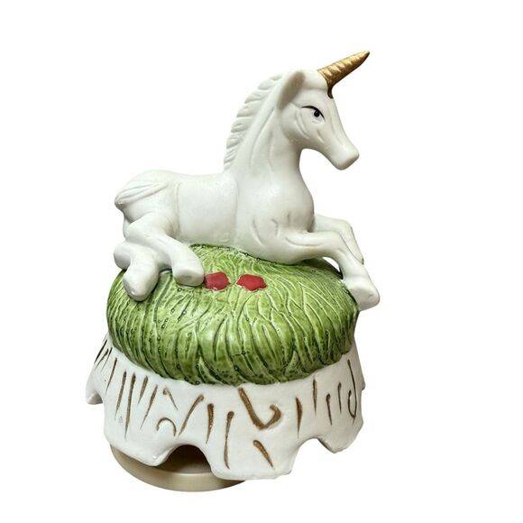 Vintage 1990s Hand painted Wind Up Unicorn Music Box Laying on Grass - Picture 1 of 5